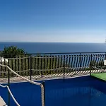Luxury Villa *