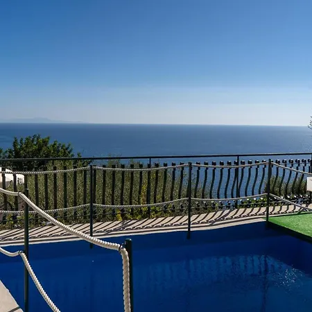 Luxury Villa *